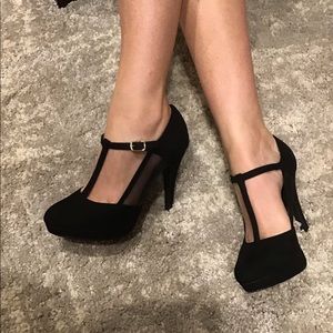 Black 4.5” size 8 Black Pinup Heels